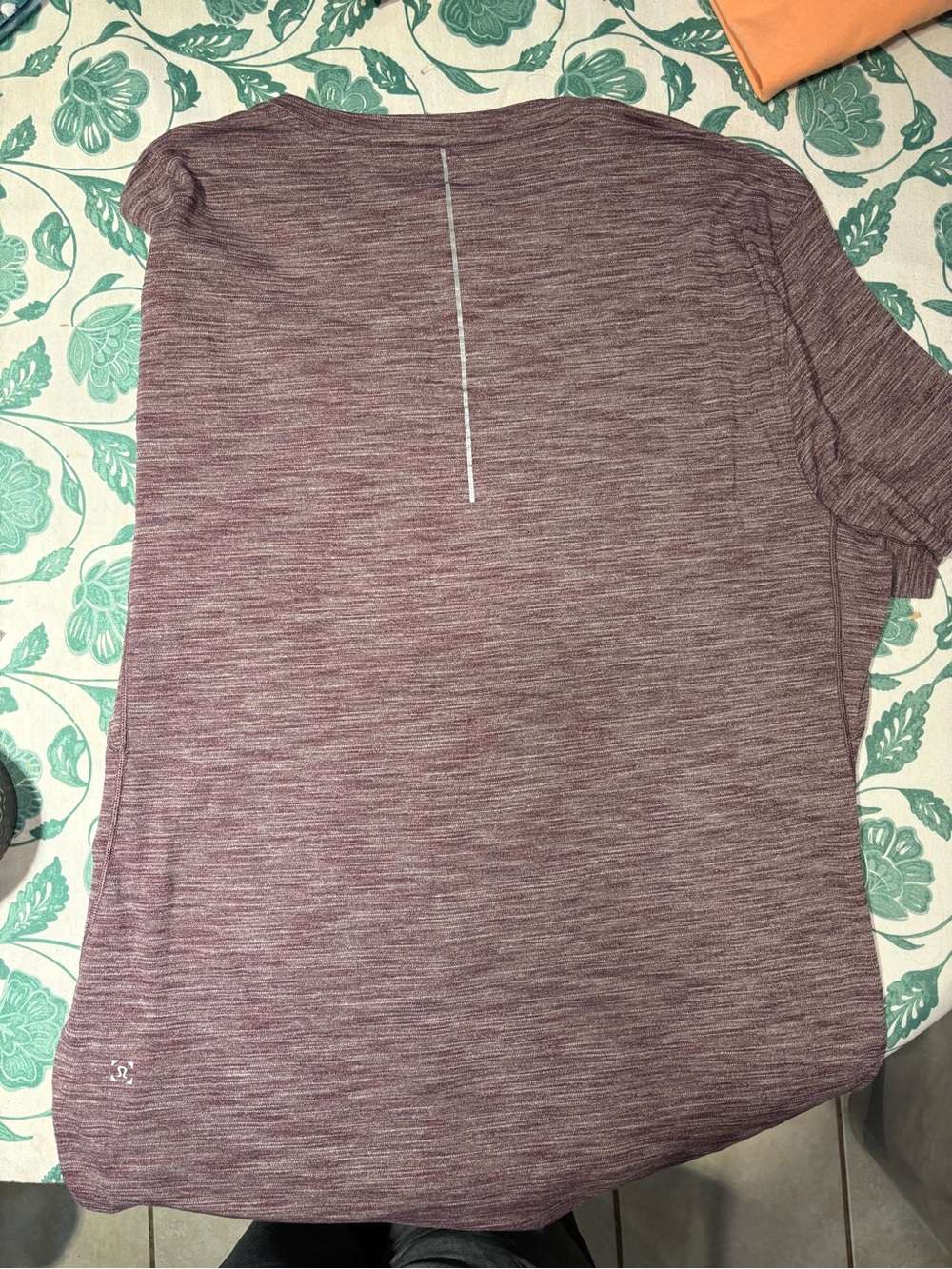 Lulu Lemon Heathered Plum V-Neck Top - Picture 3 of 4
